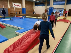 gymnastique-3-ce1-ecole-saint-françois-caen