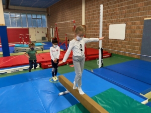 gymnastique-4-ce1-ecole-saint-françois-caen