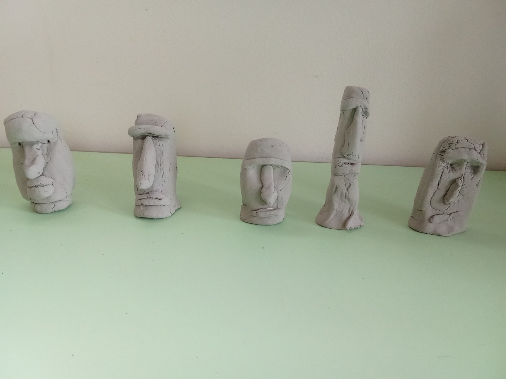 arts-visuels- moai-cm2-ecole-saint-francois-caen1